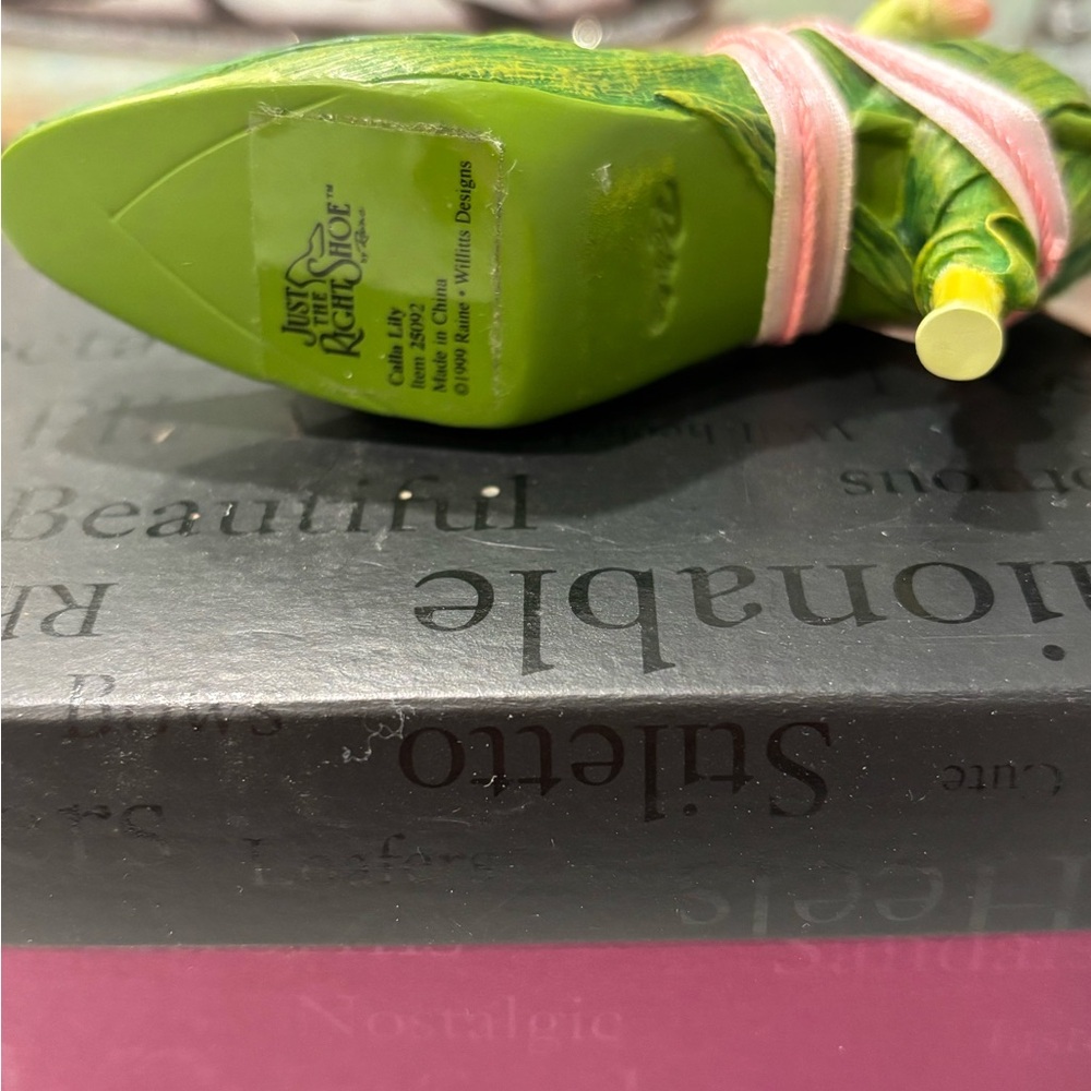 Vintage❤️Collectible: Just The Right Shoe Collectible - Picture 7 of 13